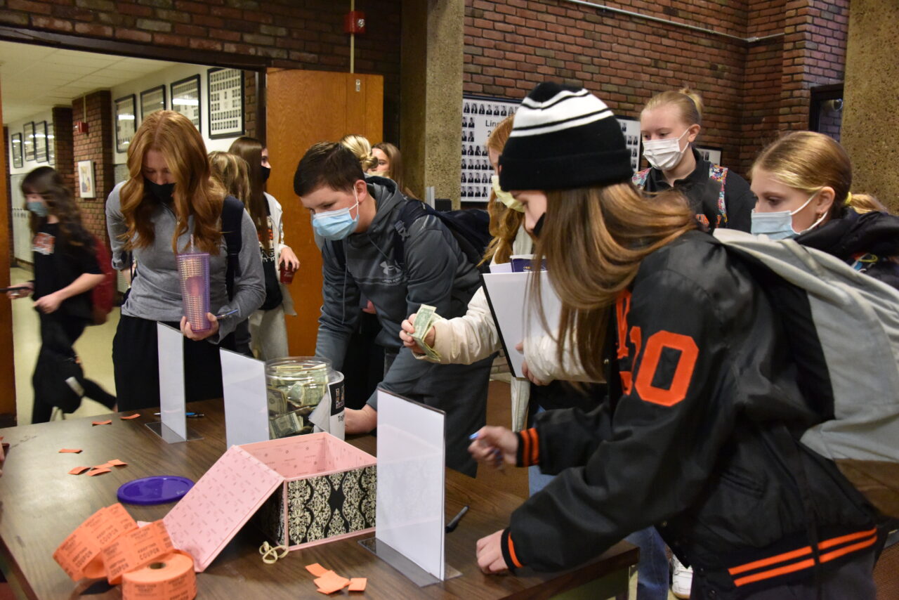 Linsly Students Make an Impact on Giving Tuesday